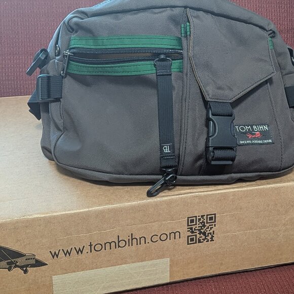 TOM BIHN Le Grande Derriere hip pack - RETIRED/RARE (Ursa/Coyote/Hunter) EUC - Picture 1 of 7
